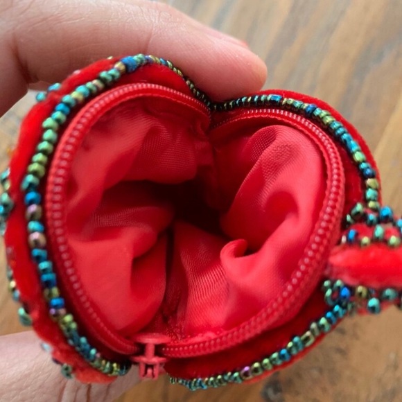 Red and black beaded velvet wristlet - Picture 3 of 5